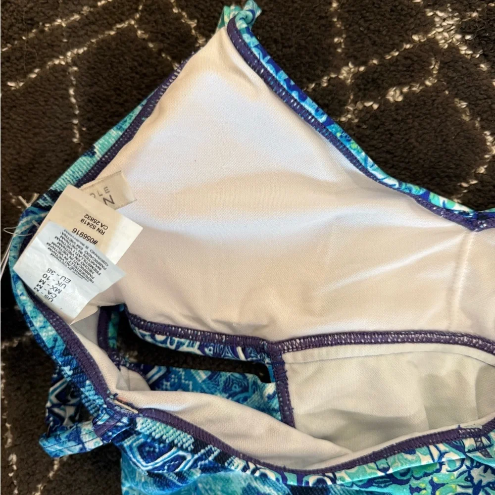 NWT! Kenneth Cole REACTION Hit The Surf Cut Out One Piece Swimsuit